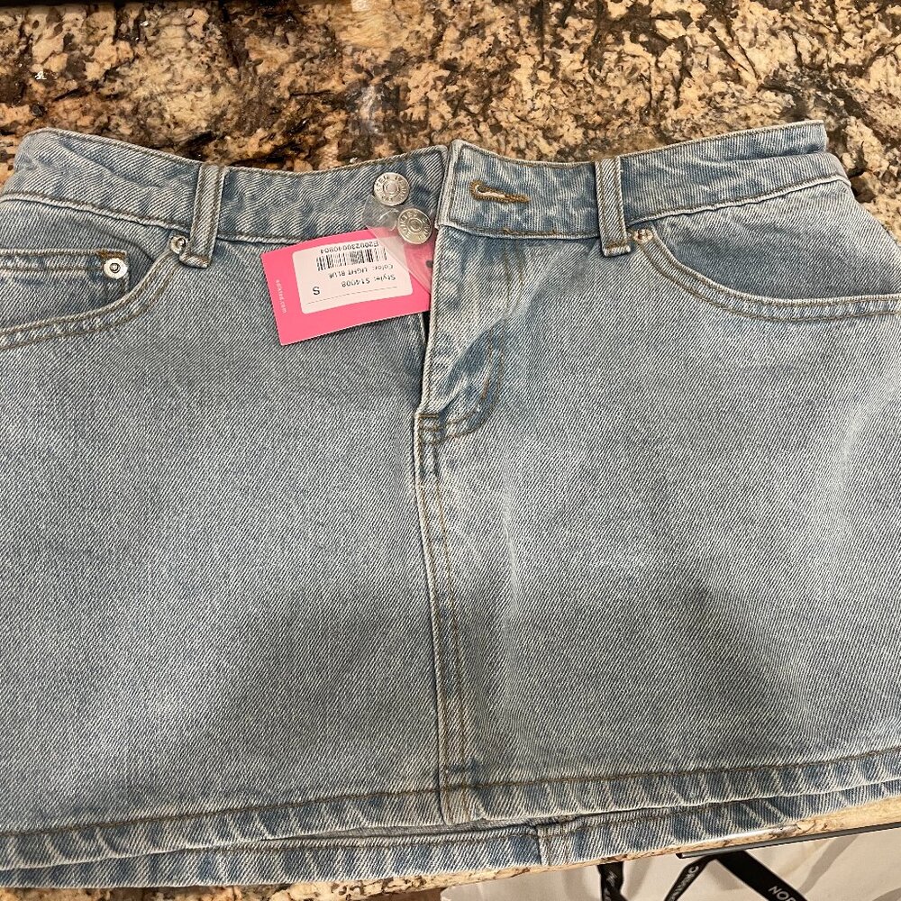 Edikted Skirt Size small